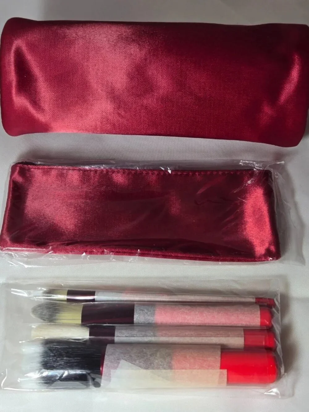 MAC Adoring Carmine Face Brush Box Set (168, 187, 190, 194) + Bag - GIFT BOX SET